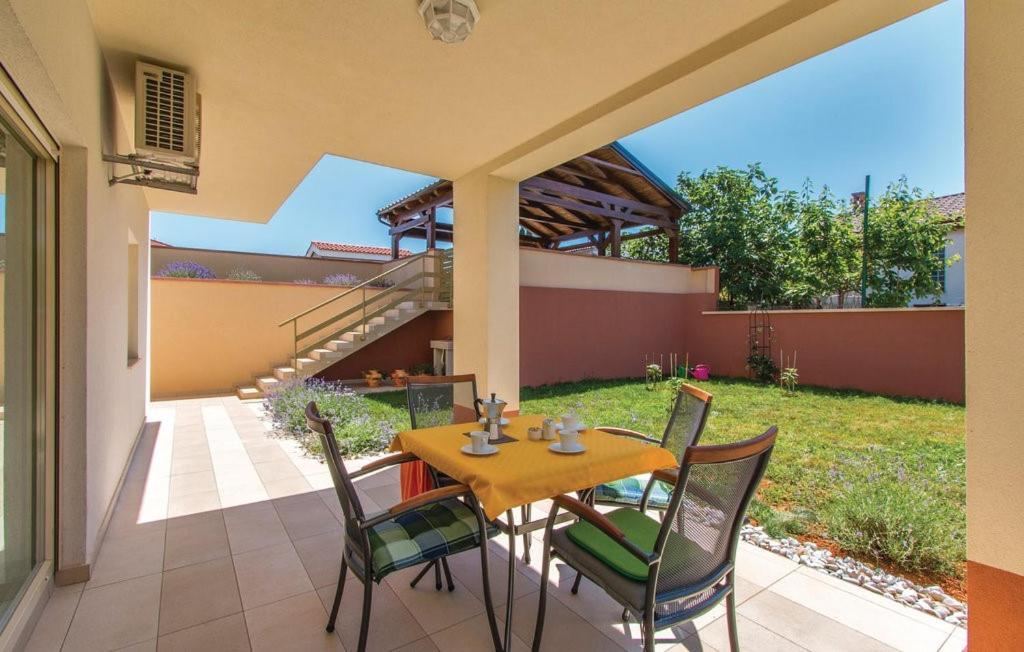 Apartment Garden With Terrace And Grill Pula